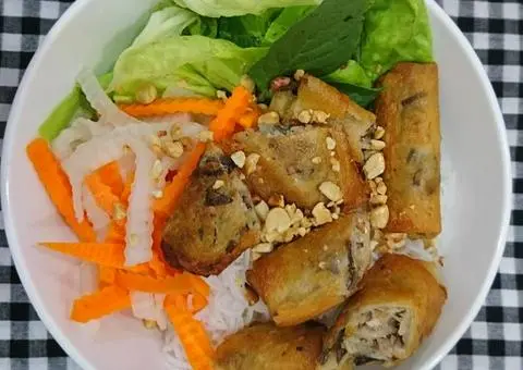Hình ảnh Bánh Hỏi Chả Giò + Bì