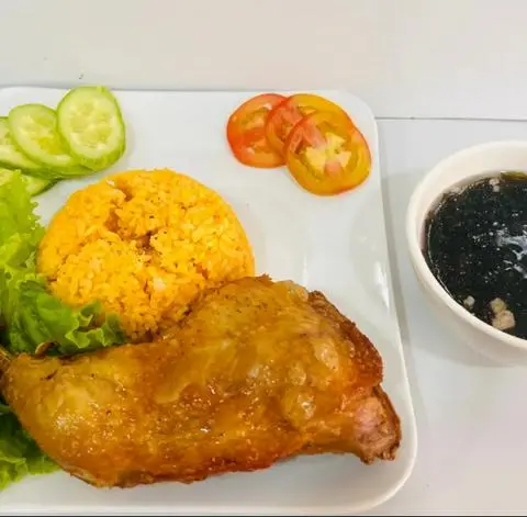 Hình ảnh Cơm Gà Xối Mỡ Lớn+ Canh Rong Biển