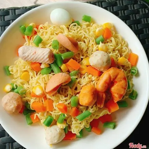 Hình ảnh Mì trộn thập cẩm nhiều mì