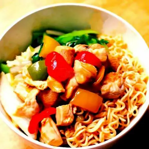 Hình ảnh Mì xào gà Luk Lak