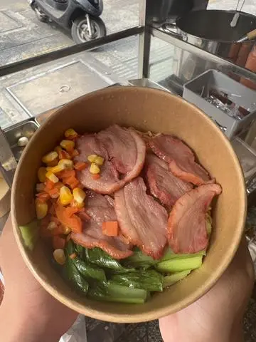 Hình ảnh mì trộn indomie lườn ngỗng xông khói