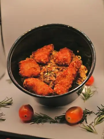 Hình ảnh Mì Gói Sốt Bò Bằm - Gà Popcorn