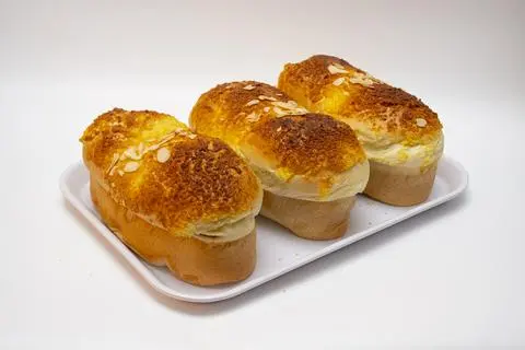 Hình ảnh Bánh Mì Hoa Cúc Pho Mai Dừa 