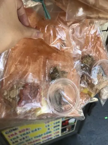 Hình ảnh Bánh tráng chấm đỏ tự pha
