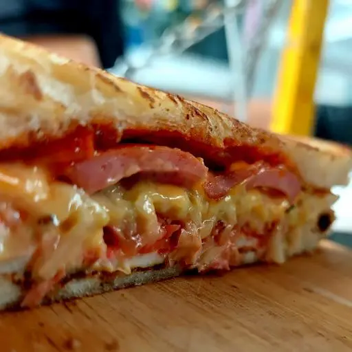 Hình ảnh Sandwich Xúc Xích - Phomai
