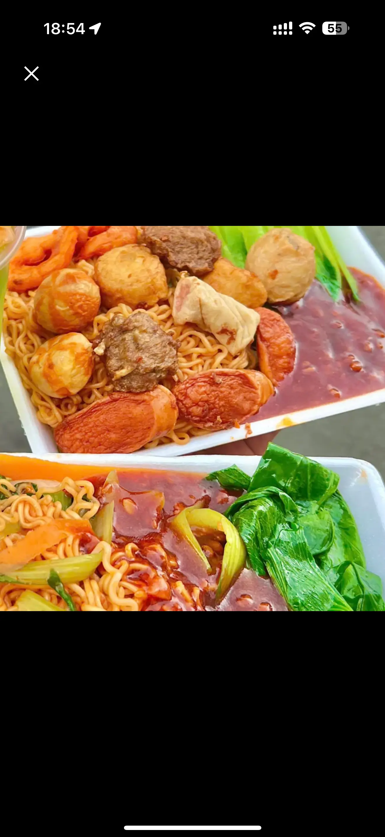 Hình ảnh Mì xào bò, trứng, cá viên thập cẩm