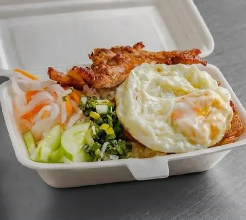 Hình ảnh Cơm tấm sườn nướng - ốp la