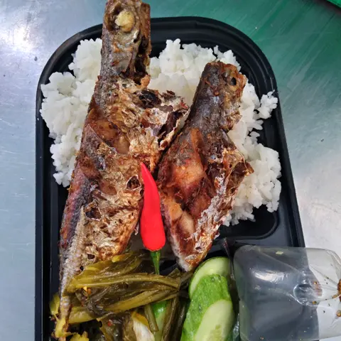 Hình ảnh Cơm cá biển chiên