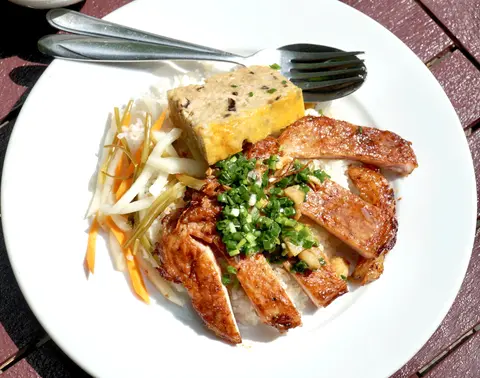 Hình ảnh Cơm tấm sườn chả