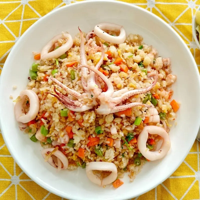 Hình ảnh Cơm chiên mực chua ngọt
