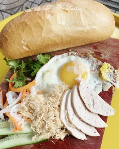 Hình ảnh Bánh mì Pate - Ốp La - Chả lụa - Chà Bông