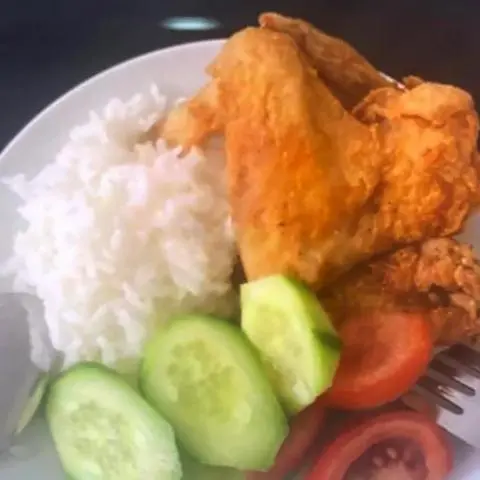 Hình ảnh Cơm gạo Thái Cánh Gà Rán & 1 Phần Canh