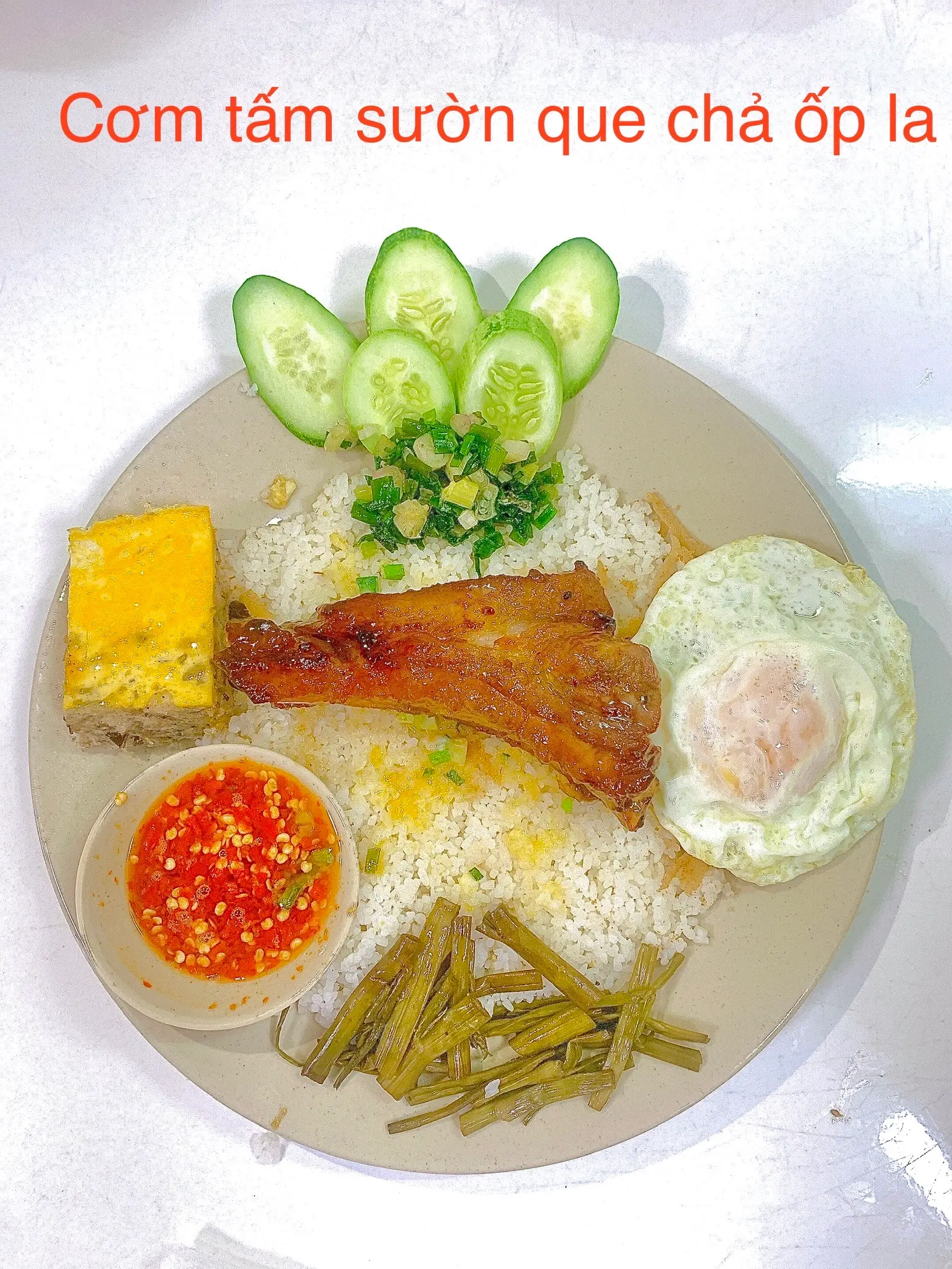 Hình ảnh Cơm Tấm Sườn Que Chả Ốp La