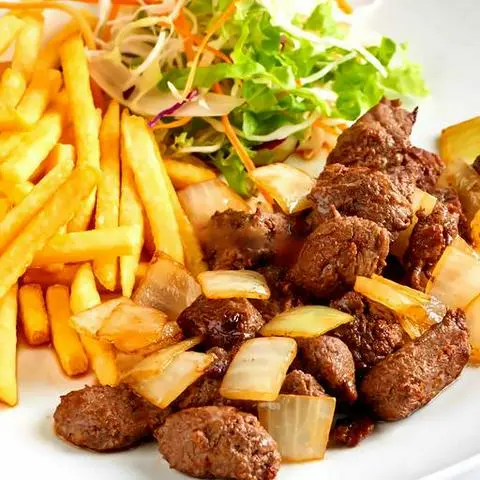 Hình ảnh Bò Luk Lak khoai tây chiên giòn