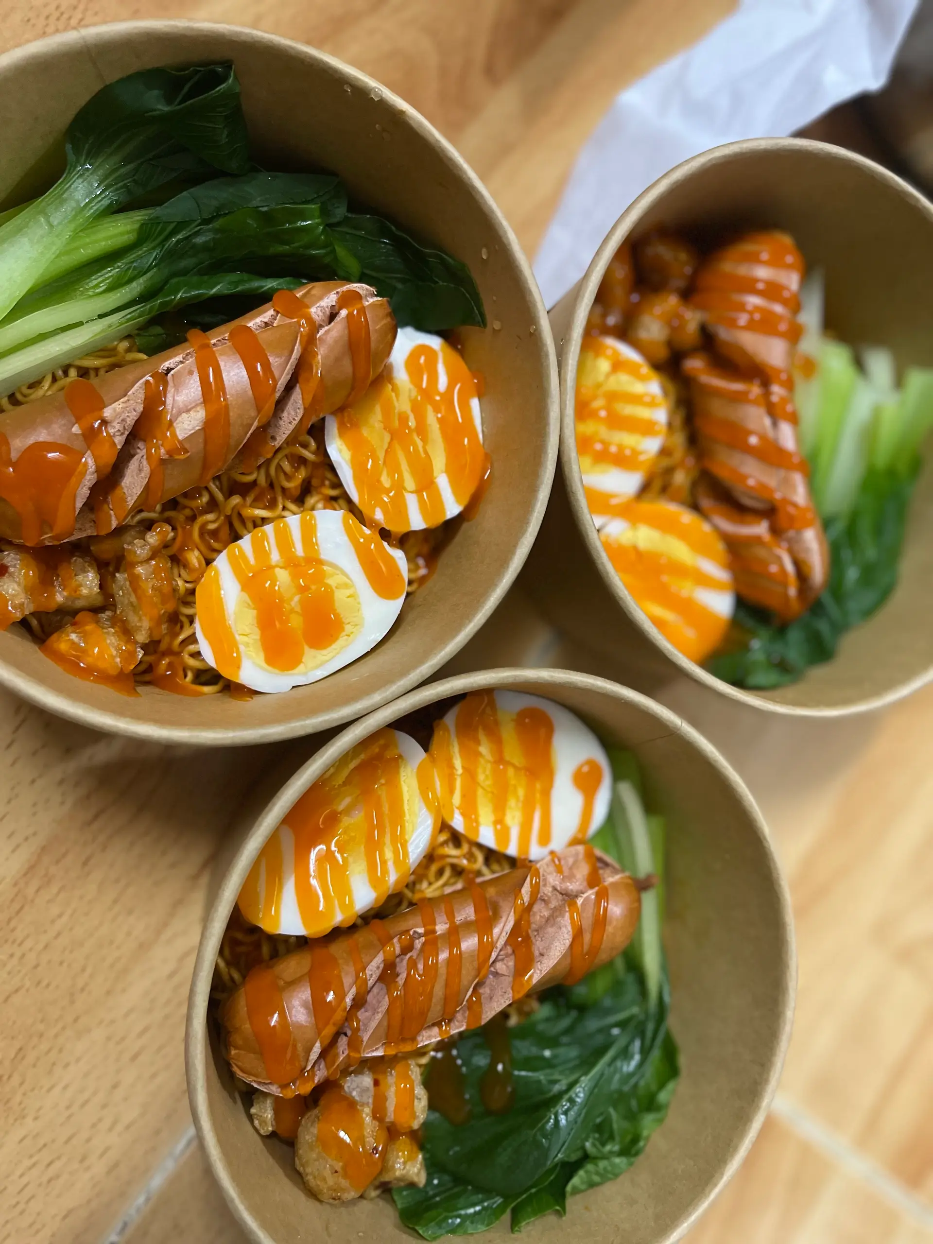 Hình ảnh Mì trộn trứng xúc xích