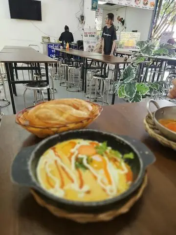 Hình ảnh Combo bánh mì chảo sốt trứng muối - trà dưa lưới