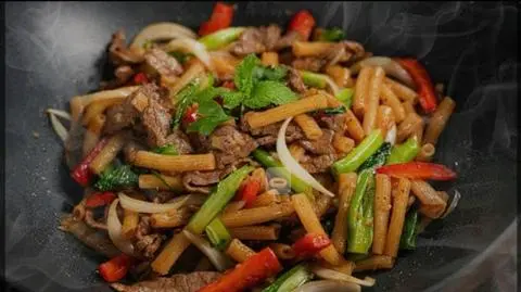 Hình ảnh Combo 2 nui xào bò 