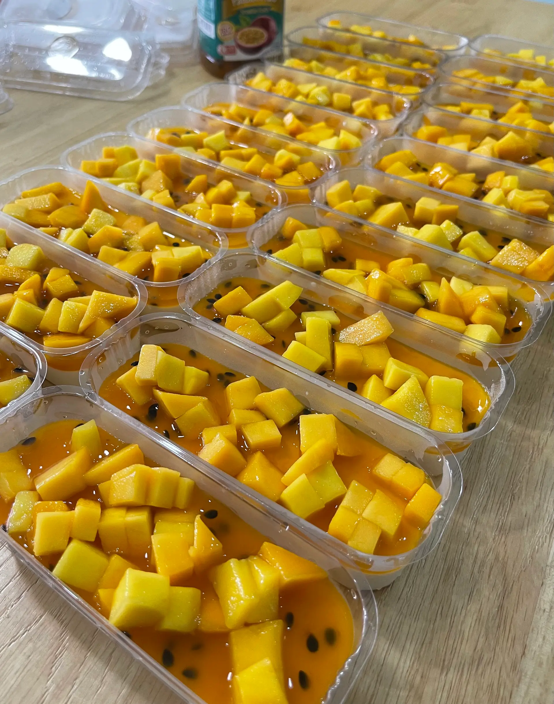 Hình ảnh Panna cotta vị chanh dây - xoài