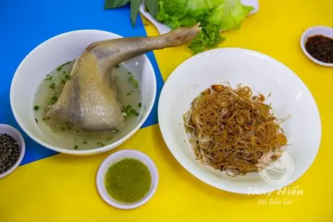 Hình ảnh Hủ Tiếu - Gà Chặt Góc Tư 
