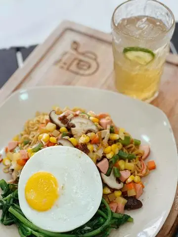 Hình ảnh Mì Trộn Indomie Trứng - Xúc Xích 