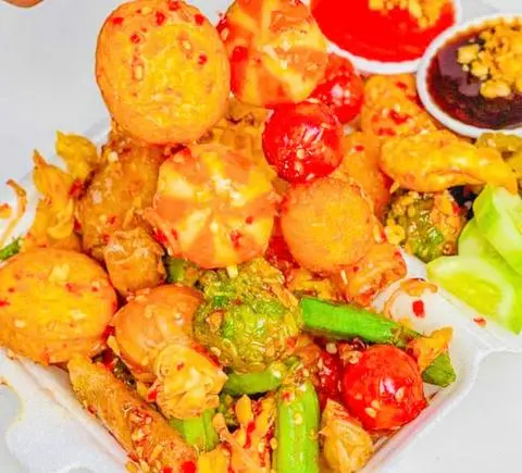 Hình ảnh Thập Cẩm Cá Viên Nhỏ Sốt Cay HQ+Tặng ly coca 