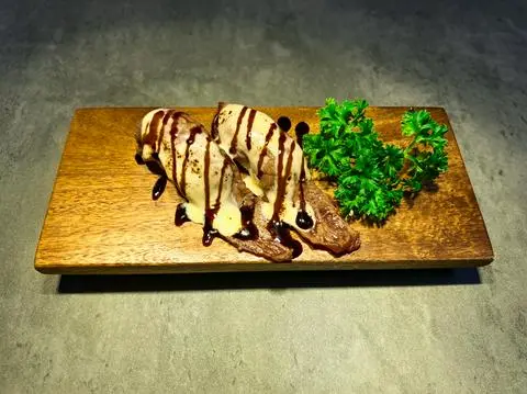 Hình ảnh Sushi bò Nhật tái - A27
