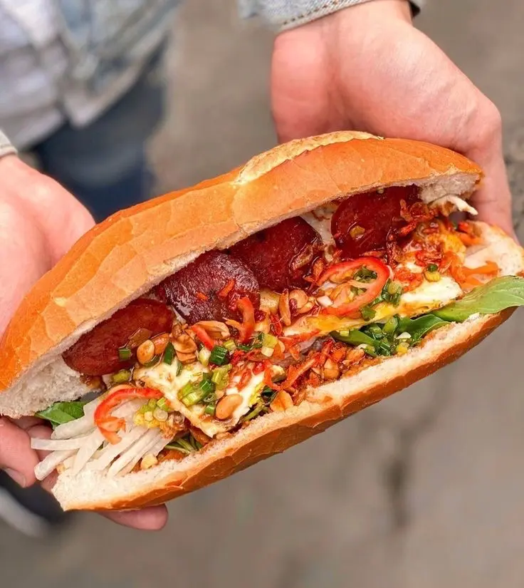 Hình ảnh Bánh Mì Lạp Xưởng Trứng Ốpla 