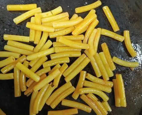 Hình ảnh Nui xào thêm