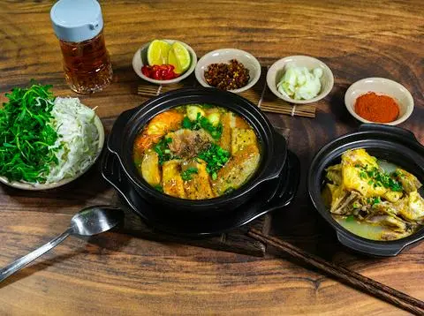 Hình ảnh Bánh Canh Đầu, Lòng, Chả, Tôm, Trứng Cút