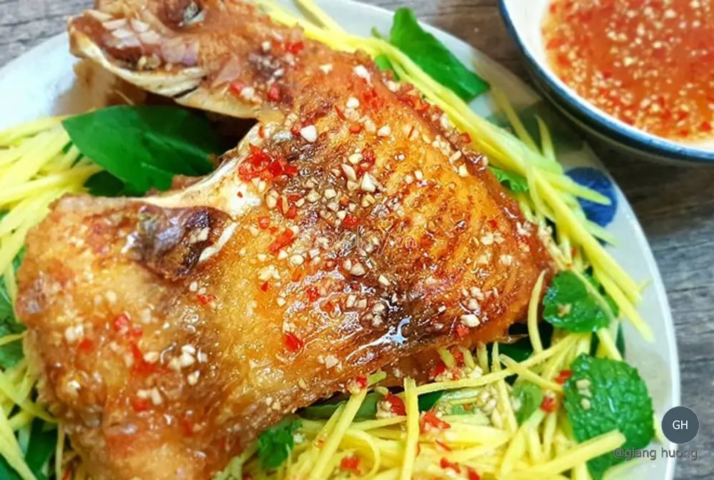 Hình ảnh Cá điêu hồng chiên ( chưa bao gồm cơm canh nhé)