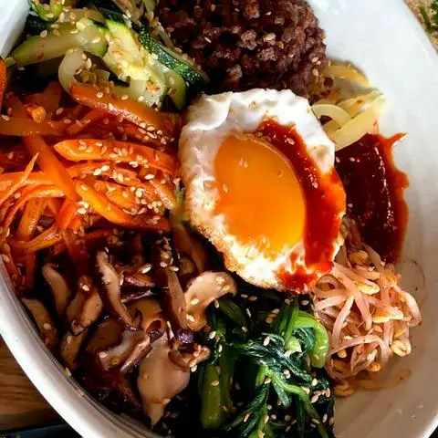 Hình ảnh 돈육 비빔밥 - Cơm Trộn Thịt Heo