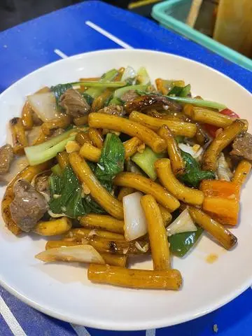 Hình ảnh Nui xào bò củ hành