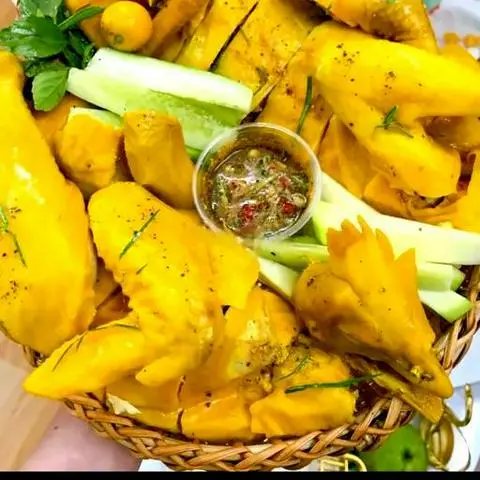 Hình ảnh Gà ủ muối hoa tiêu nguyên con - có đầu ôm trứng non