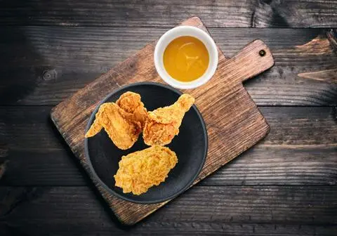 Hình ảnh 5 Miếng Gà Rán Sốt Phomai Dứa + Củ Cải