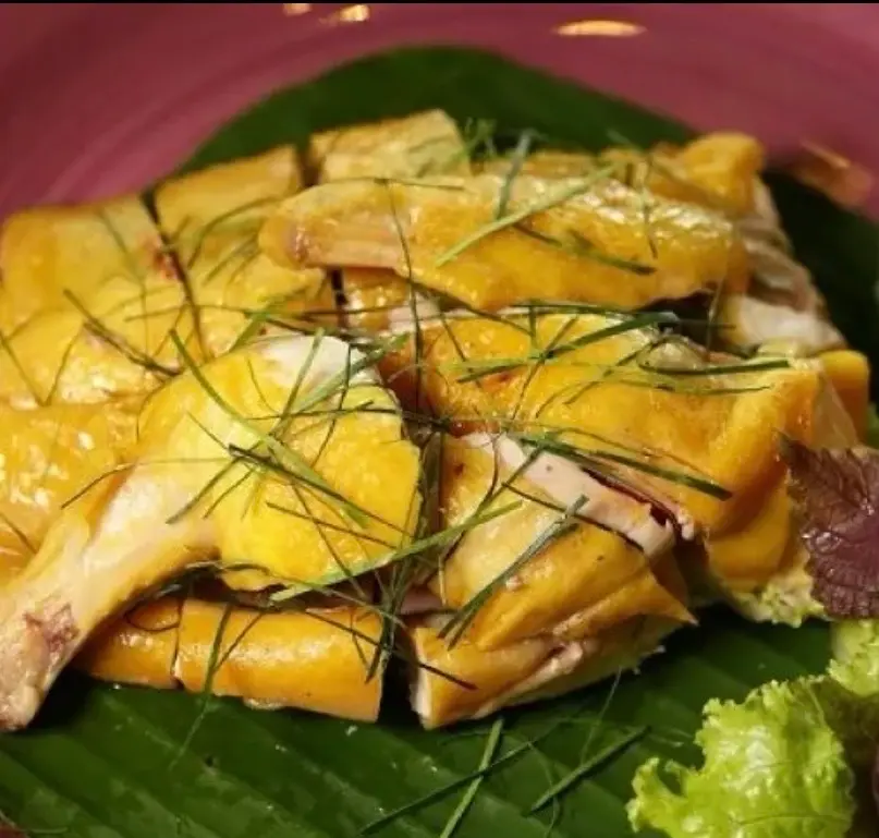 Hình ảnh 1/2 Con gà hấp sả lá chanh + 1 cơm lam 