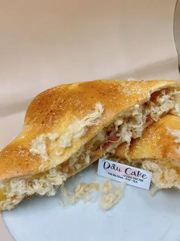 Hình ảnh Bánh mì phô mai xúc xích chà bông