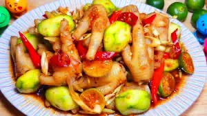 Hình ảnh Chân gà sốt Thái có xương 500gr