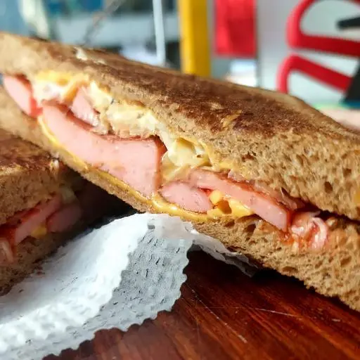 Hình ảnh Sandwich Ngũ Cốc - Xúc Xích - Phomai