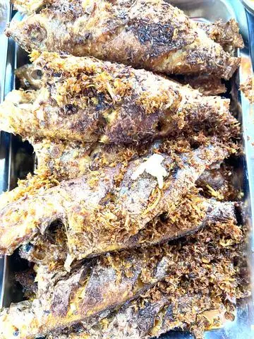 Hình ảnh Cơm cá hường chiên sả