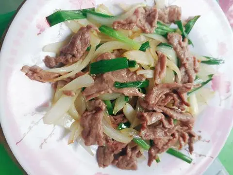 Hình ảnh Cơm Bò xào hành tây 