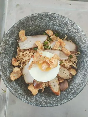 Hình ảnh Mì trộn tóp mỡ
