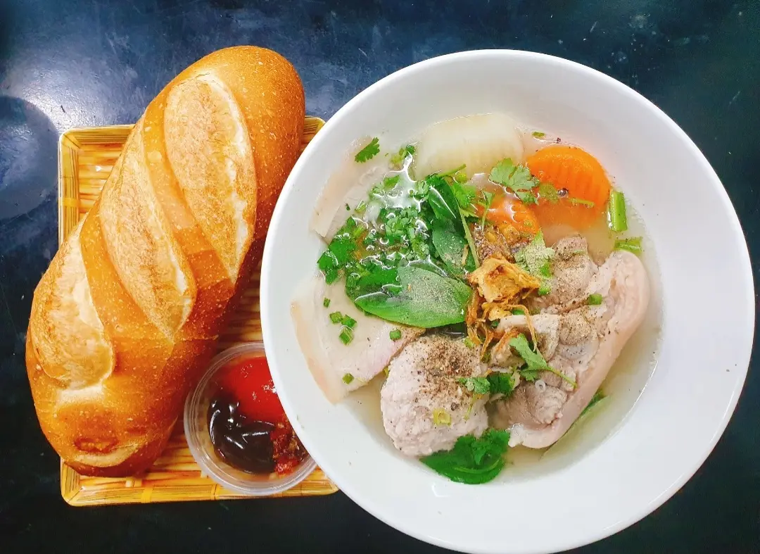 Hình ảnh Súp Bánh Mì Nóng Thịt Heo