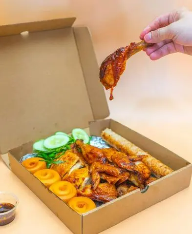 Hình ảnh Gà gia truyền +1 cơm làm+4 bánh bao " tặng full đồ ăn kèm 