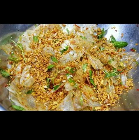 Hình ảnh Bánh tráng trộn sate tỏi