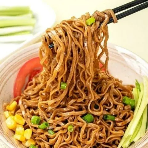 Hình ảnh mì trộn + 2 trứng ốp La