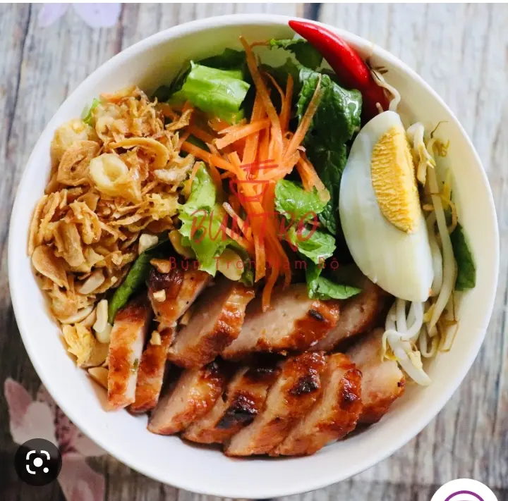 Hình ảnh Phở Trộn Nem Trứng