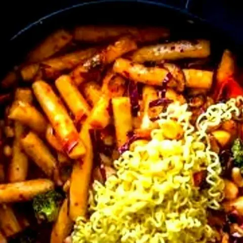 Hình ảnh Tteokbokki ramen