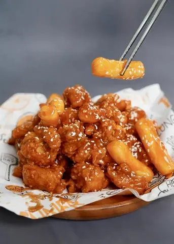 Hình ảnh TOKBOKKI & POPCORN PHỦ MÙ TẠT MẬT ONG