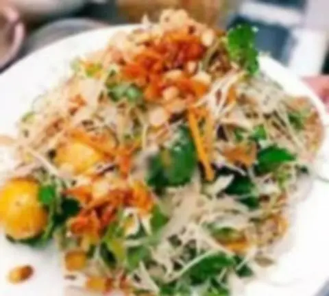 Hình ảnh Gỏi gà - nửa con