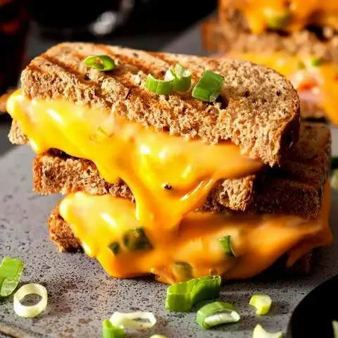 Hình ảnh Sandwich Ngũ Cốc Nướng Phomai